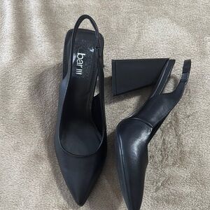 Bar III NWOB Black Sling Back Triangle Block Heels